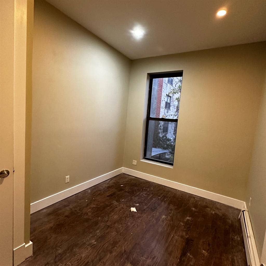 BUSHWICK, LOOKING FOR 3 ROOMMATES