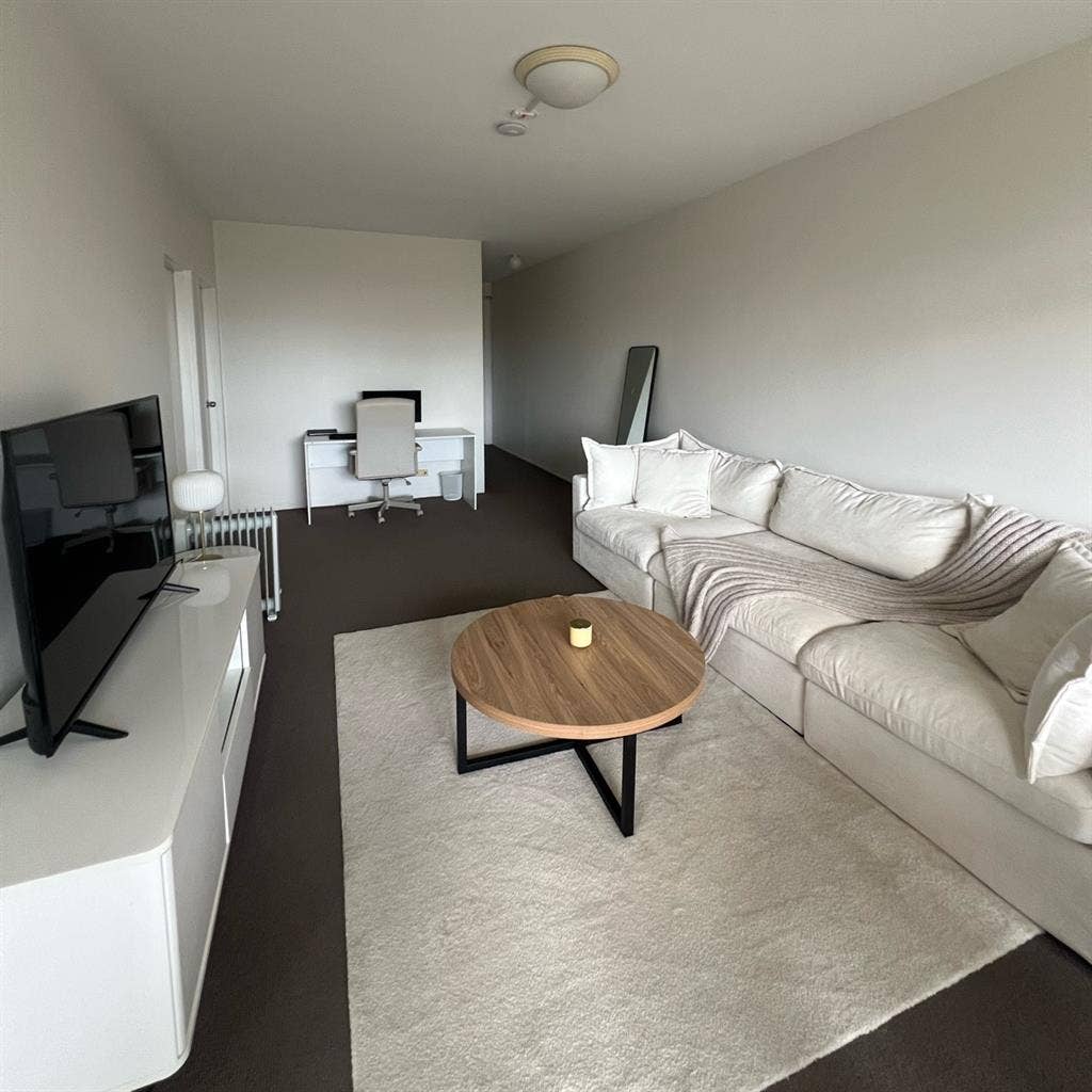 1 bedroom - 6 month lease (female)