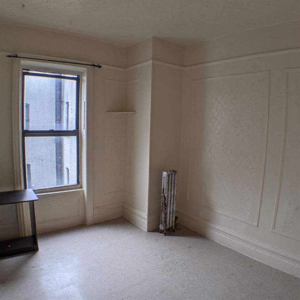 Big well-lit bedroom with closet