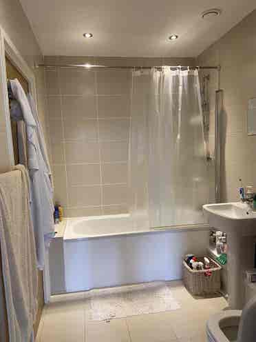 Ensuite Double Room | Colindale