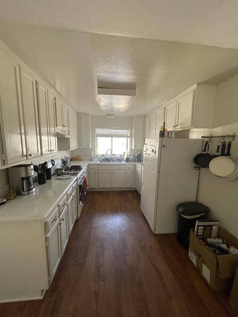 Roommate needed - Available DEC1!