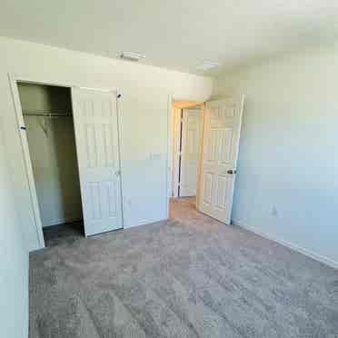 Room for rent in 3 bed /2.5 bath! 
