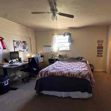 Looking for female roommate