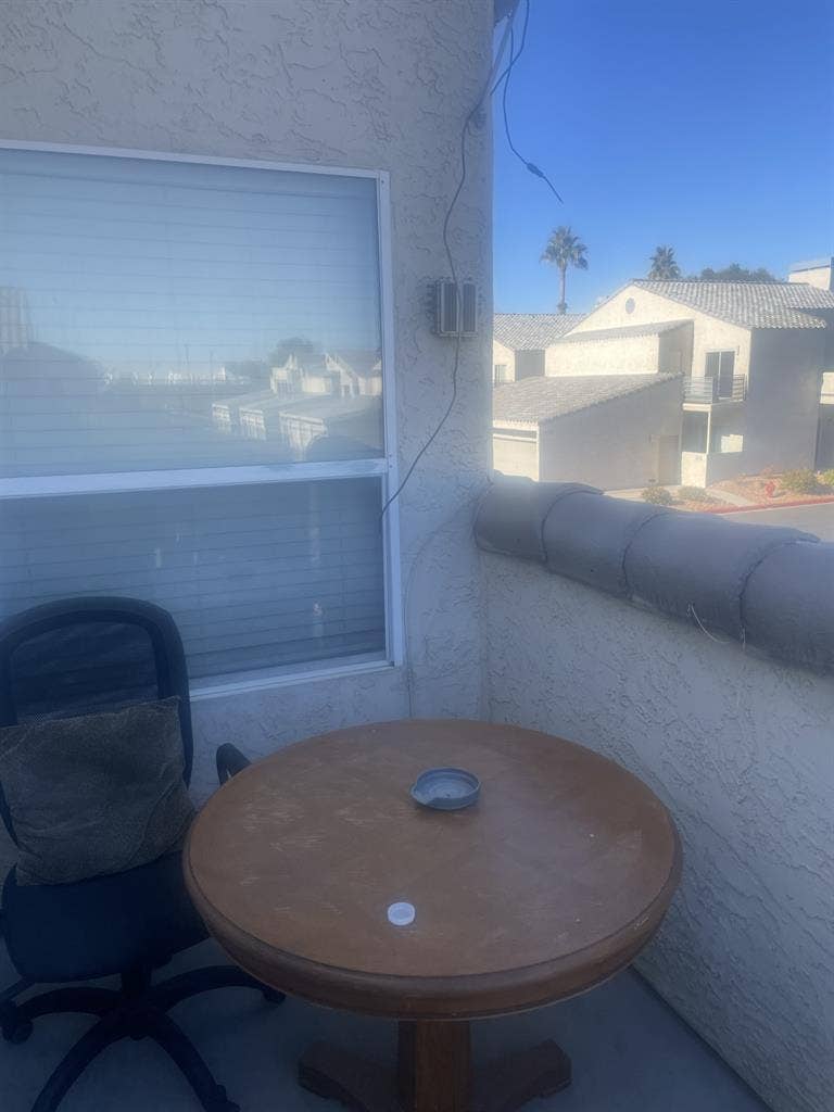 Room w/ private bath avail June 2