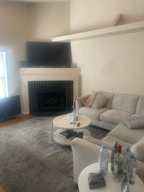 For Rent: Quiet Room with priv Bath