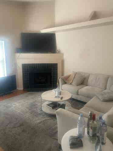 Room w/ private bath avail June 1