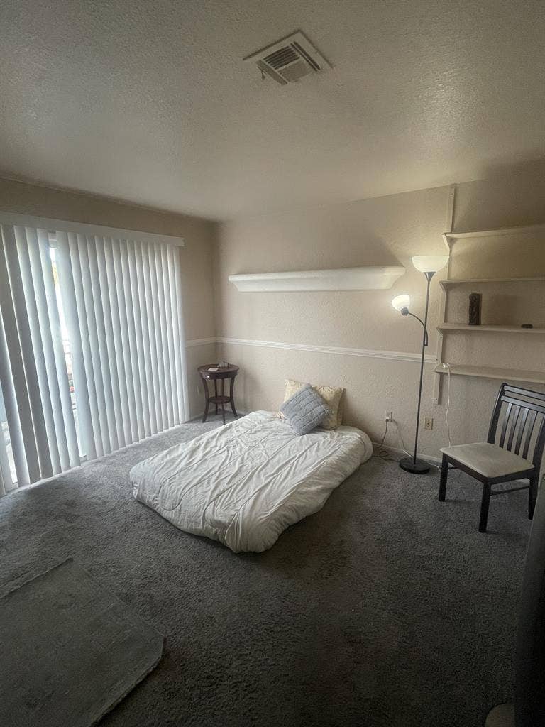 Room w/ private bath avail June 2