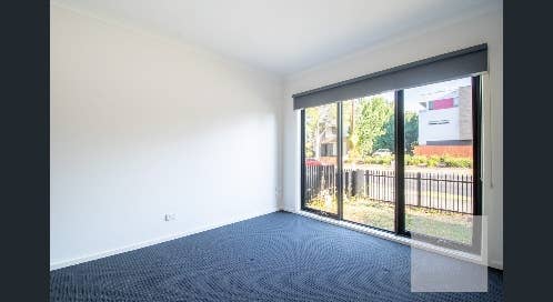 Room with ensuite in sharehouse.