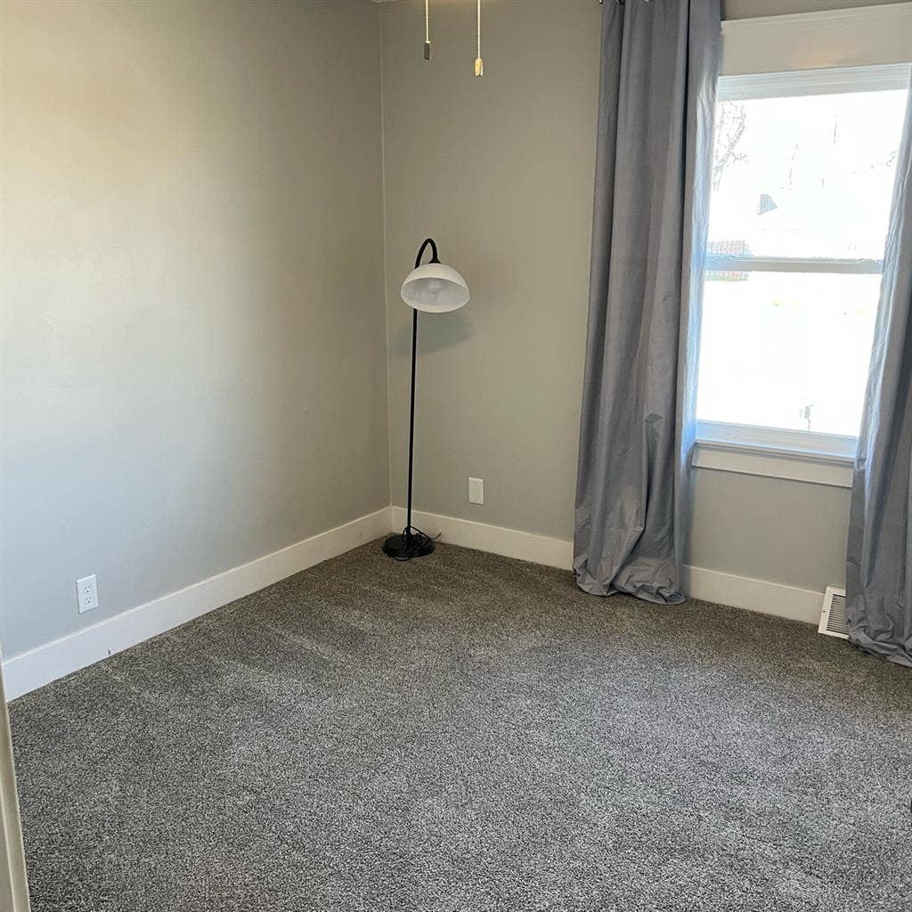 Room for rent. West Omaha location.