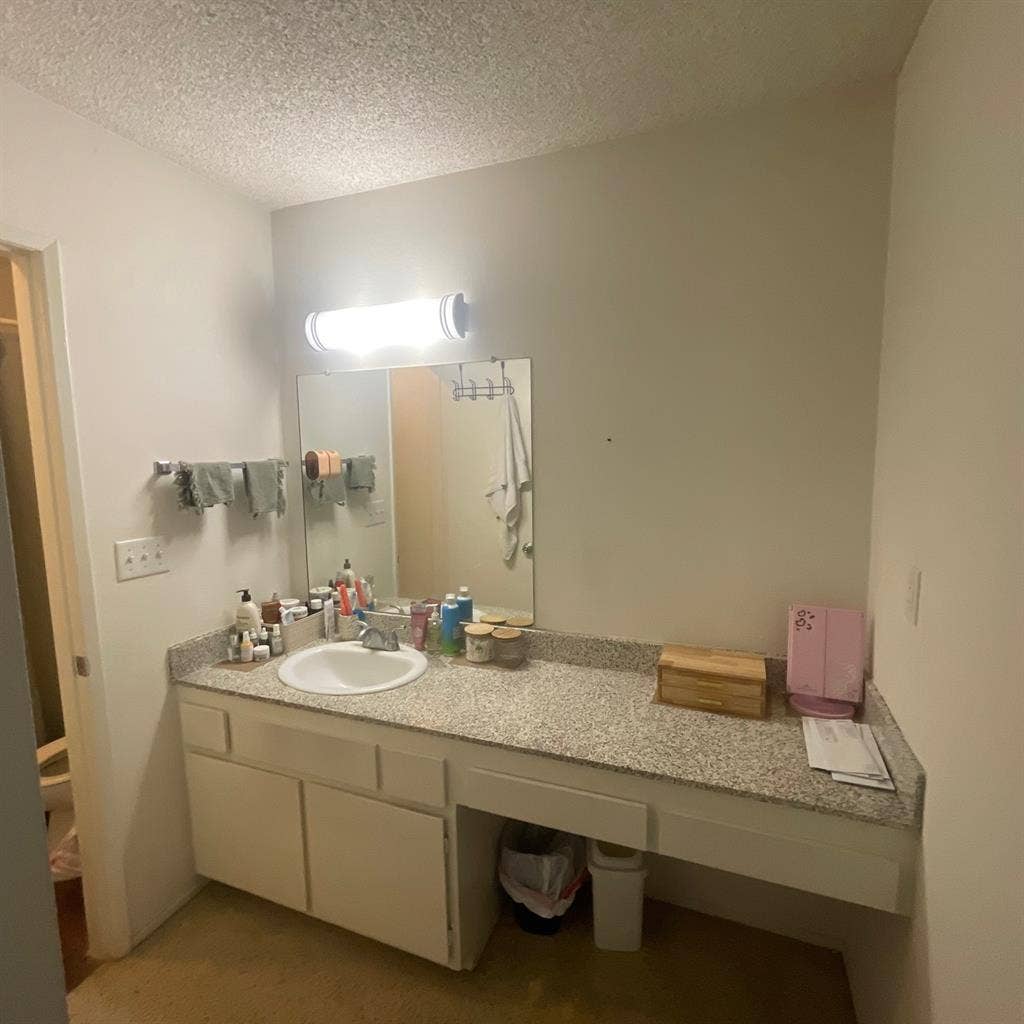 Searching for female roommate!