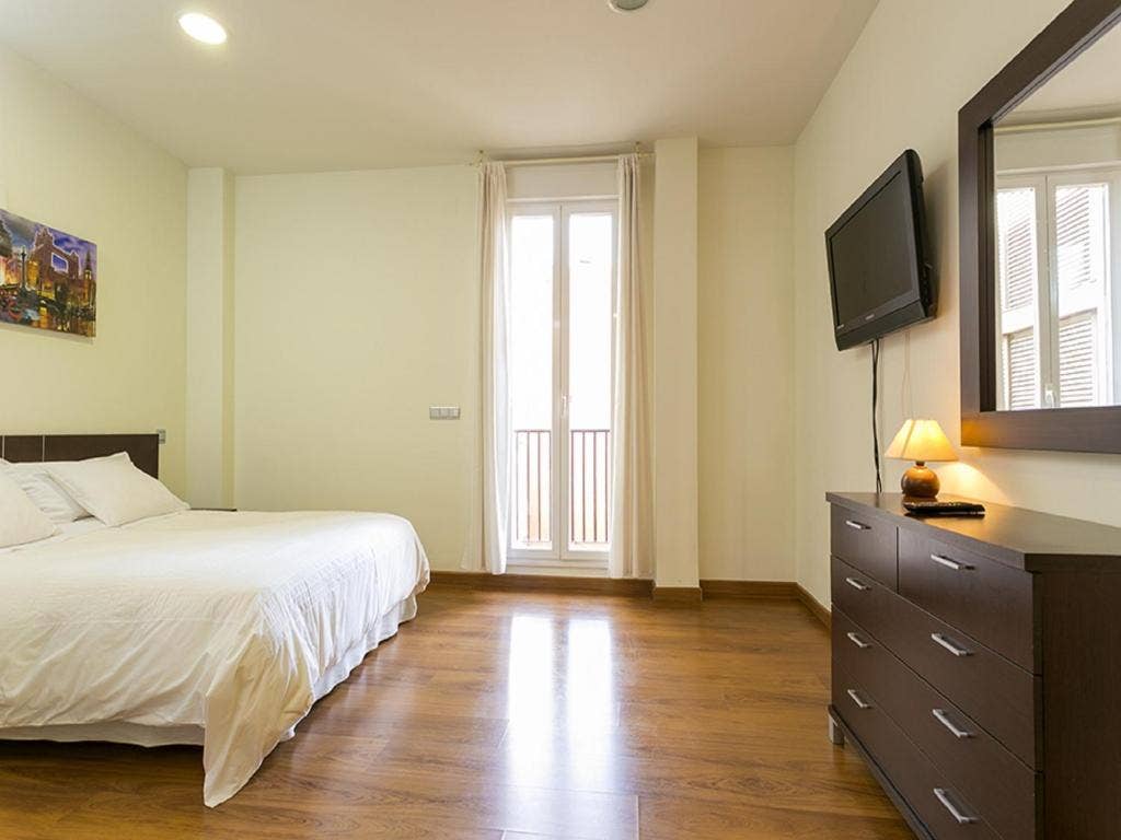 Amplia habitación con baño privado