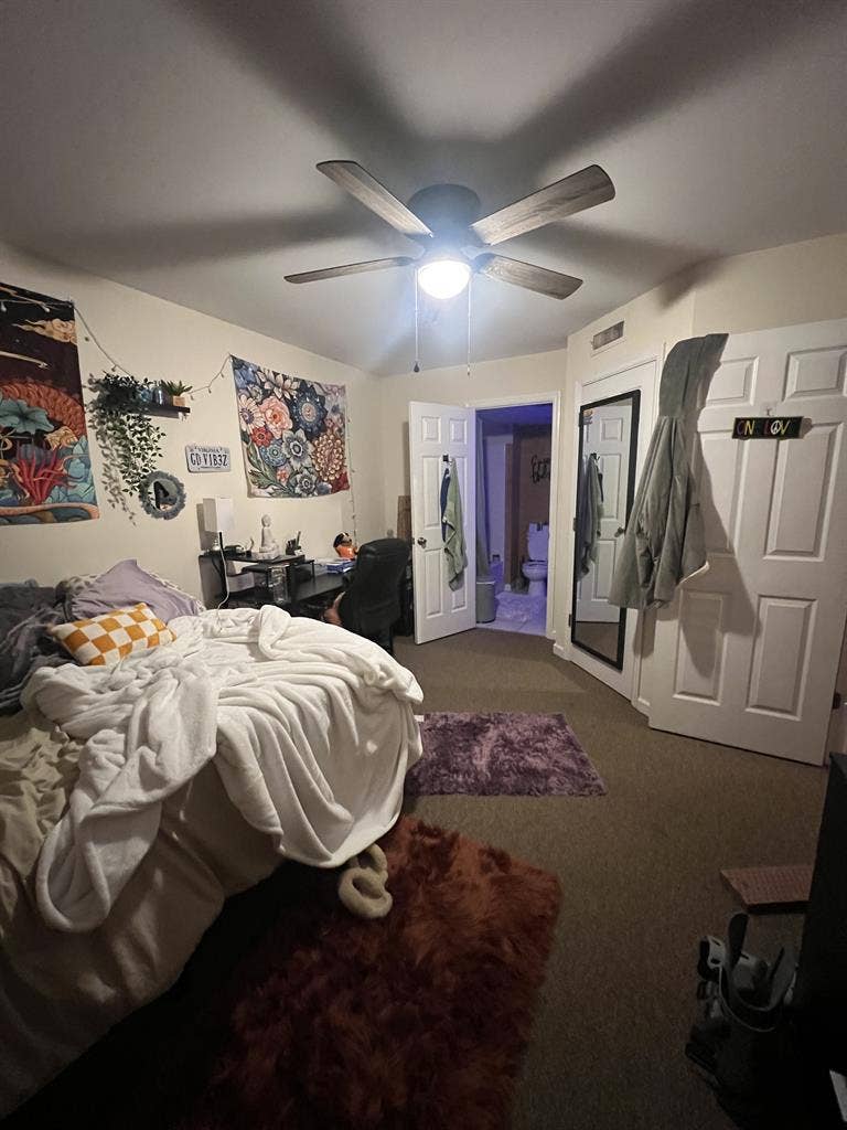 Looking for Female to Sublet