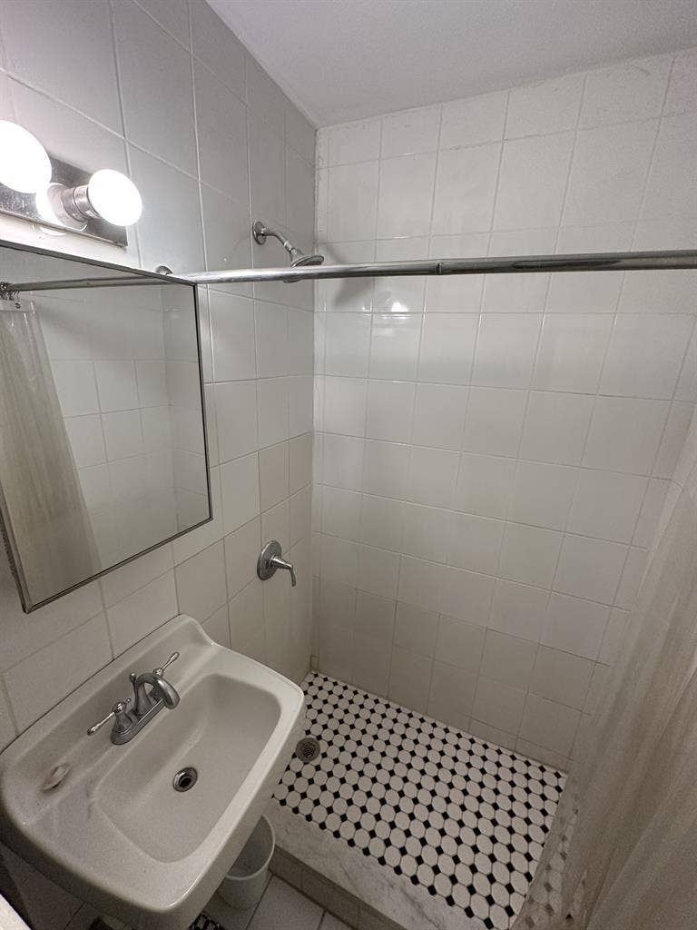 UWS Brownstone long term sublet