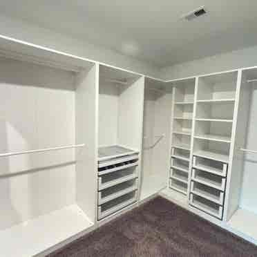 Large masterbedroom with big closet