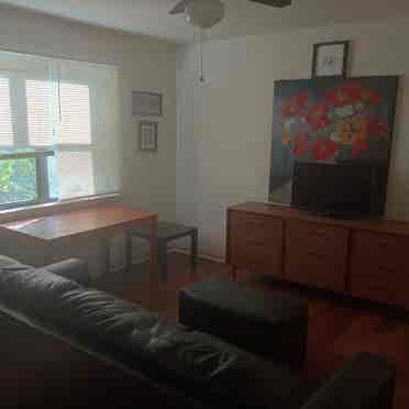 Private furnished room in B