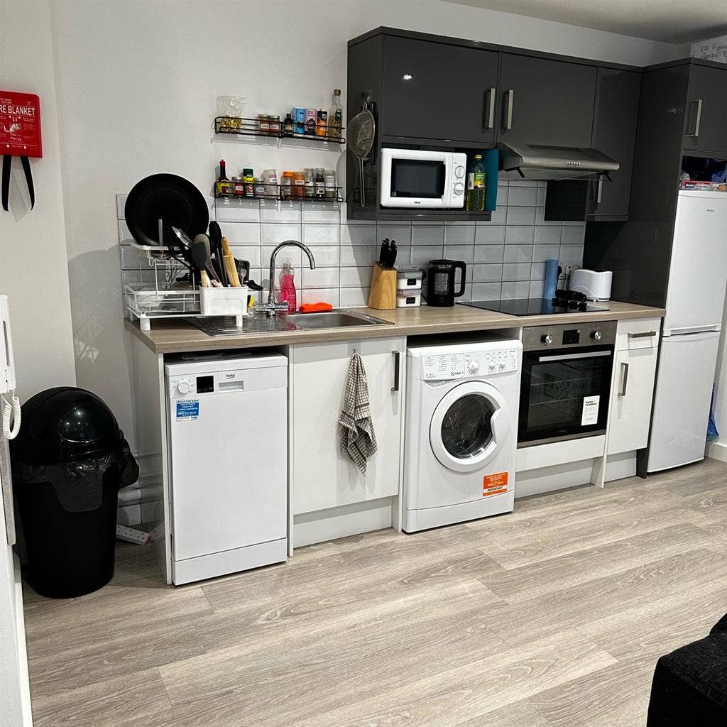 1 Bed flat for STUDENTS!