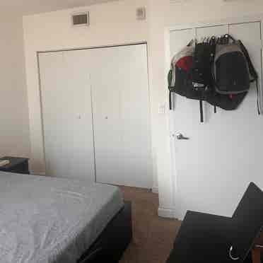 Room for rent in Edgewater