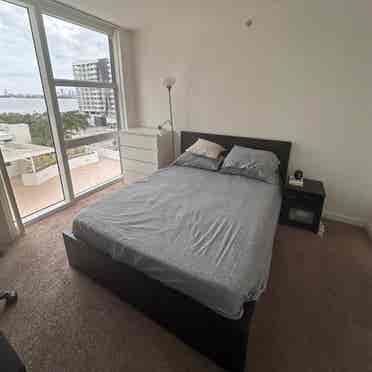 Room for rent in Edgewater