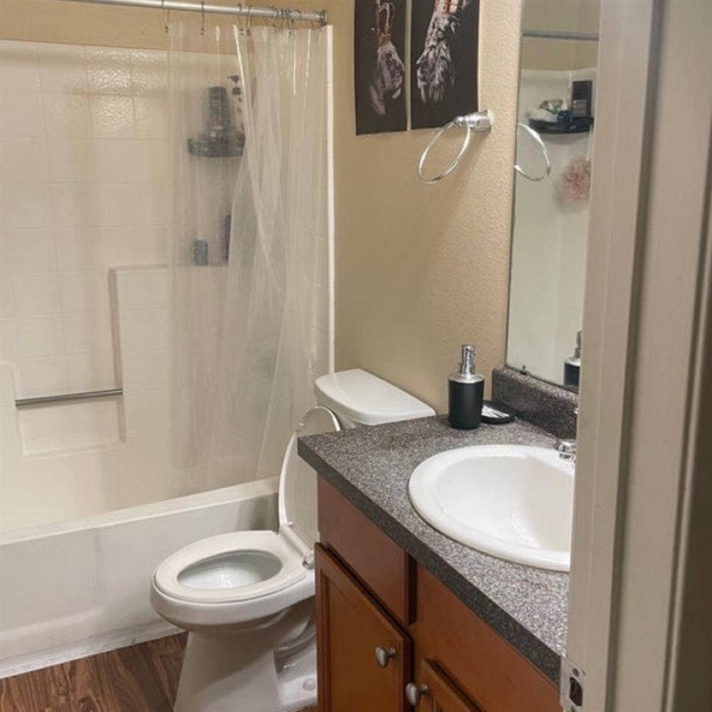 bathroom for rent