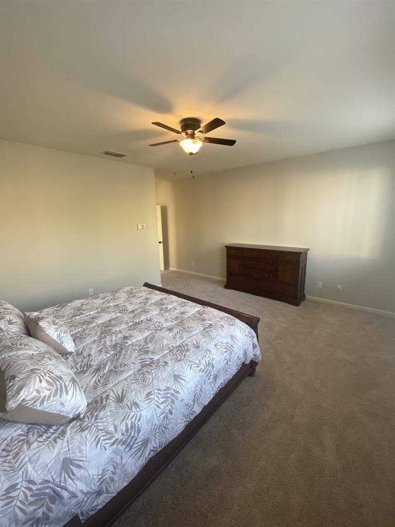 Master bedroom for rent