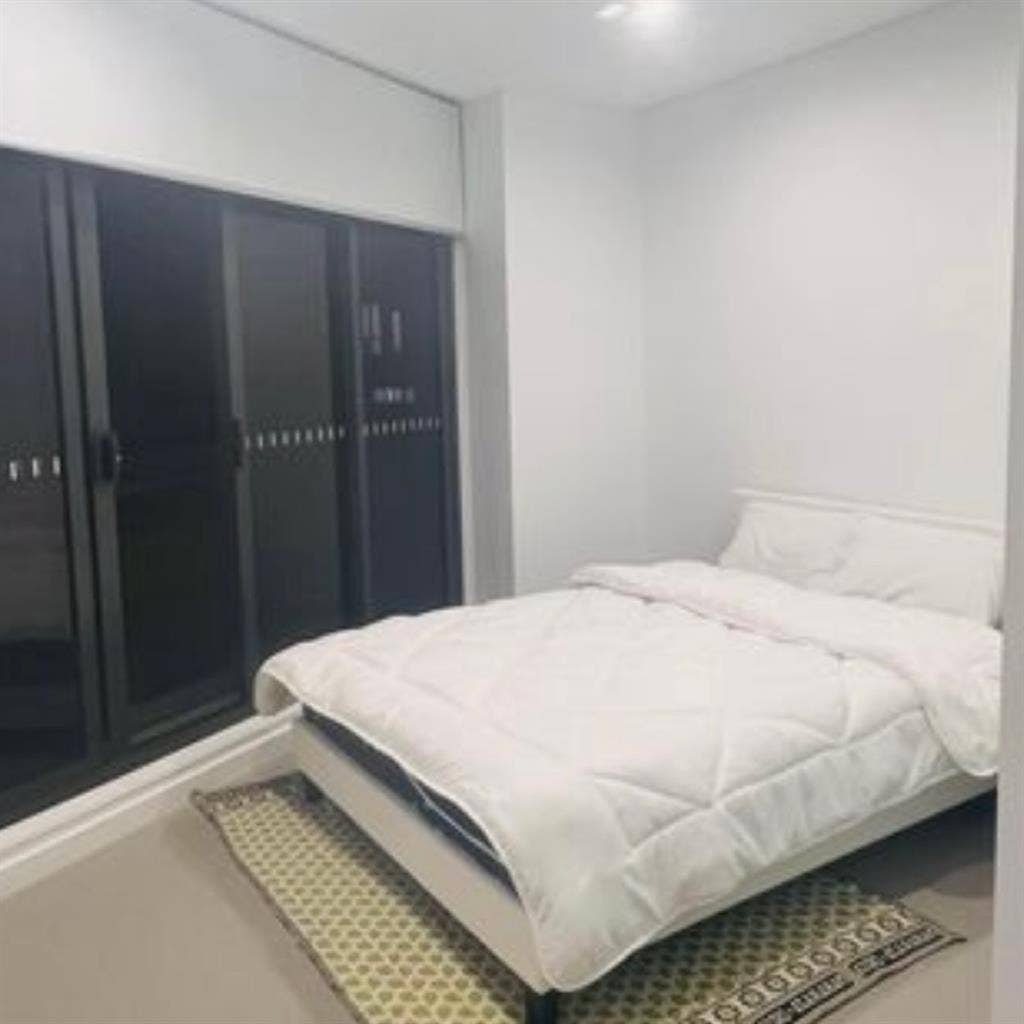 Level  Master bedroom for rent