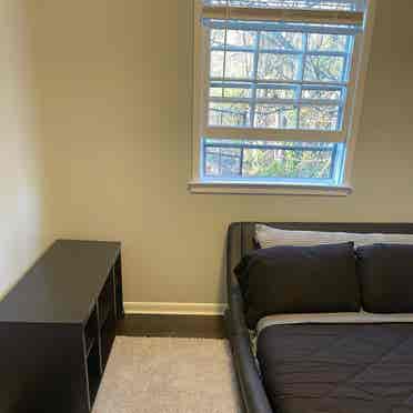 Furnished room with smart Tv 4 rent