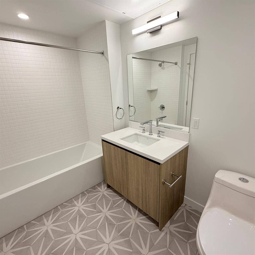 Private room w/bath in New Complex