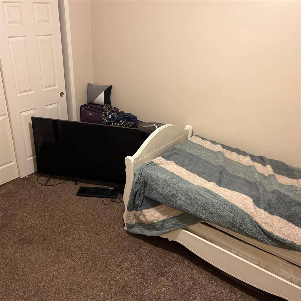 Room for Rent. SW Bakersfield