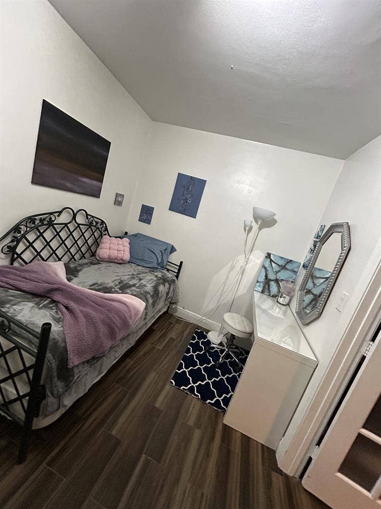 Looking for roommate to share 2
/2