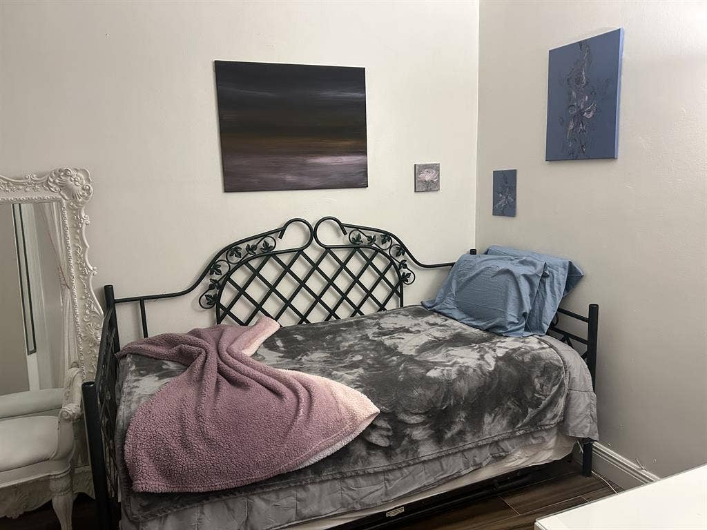 Looking for roommate to share 2
/2