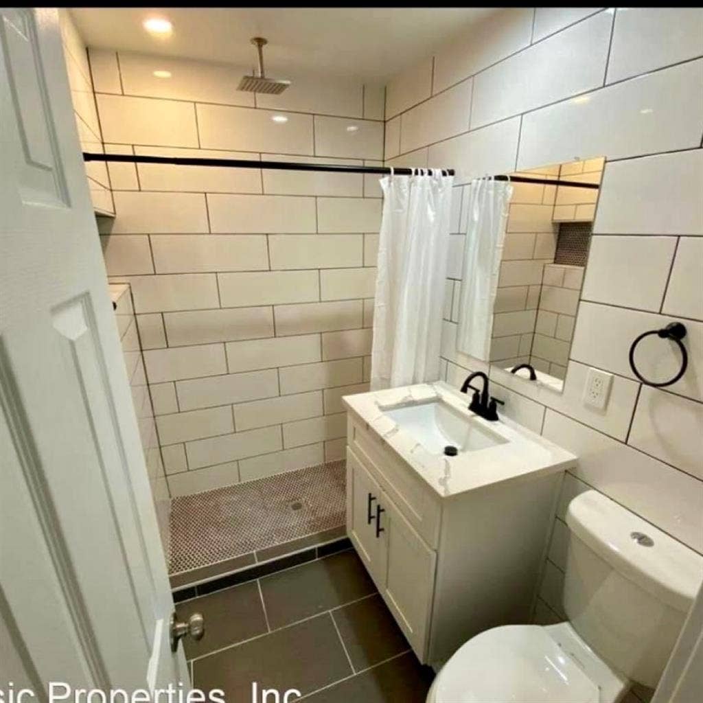 2 rooms share bath, include utility