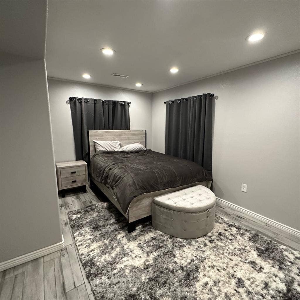 Furnished basement w/ private bath