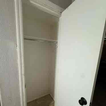 Small bedroom available 4rent cheap