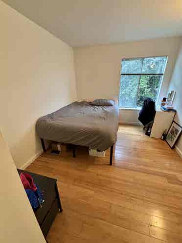 SPRING SUBLET FULLY FURNISHED