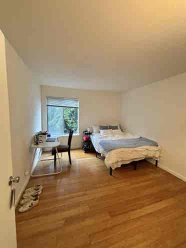 SPRING SUBLET FULLY FURNISHED