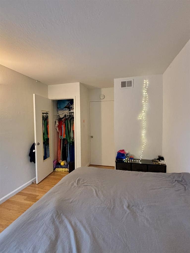 SPRING SUBLET FULLY FURNISHED