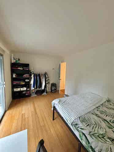 SPRING SUBLET FULLY FURNISHED