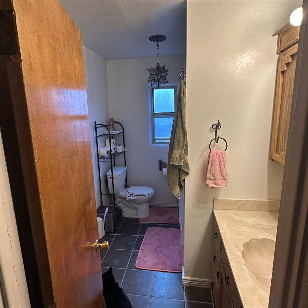 Seeking roommate for central abq