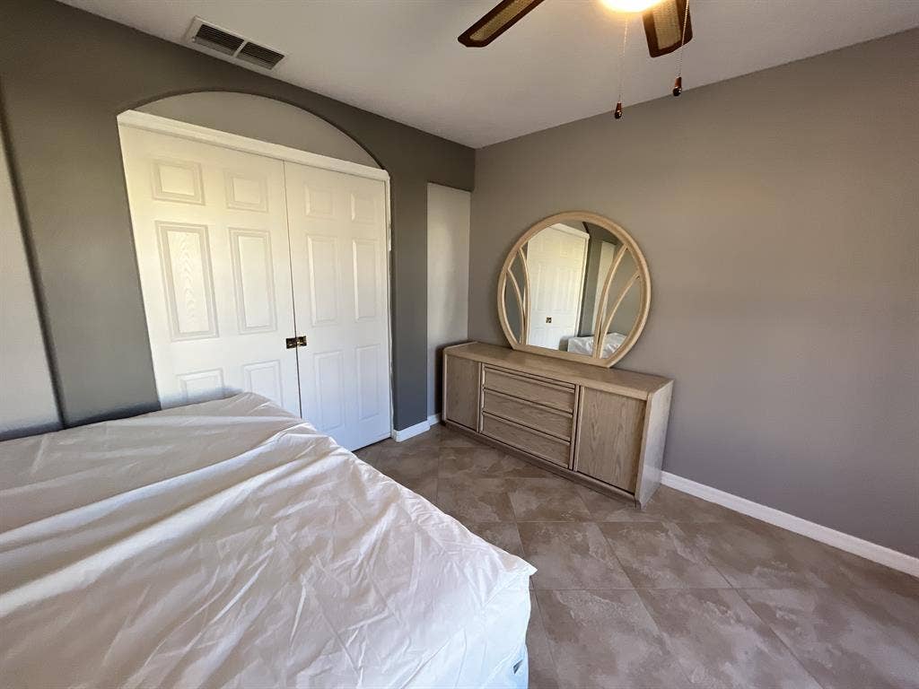 Furnished Room (includes utilities)