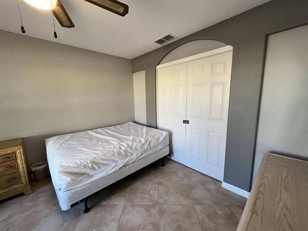 Furnished Room (includes utilities)