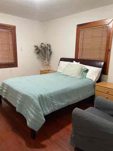 Room+Private Parking Mid City