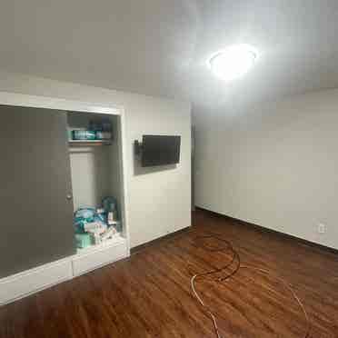 Spacious 1 -Bedroom upstairs floor