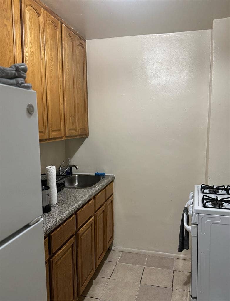 Shared 1bdrm in queens