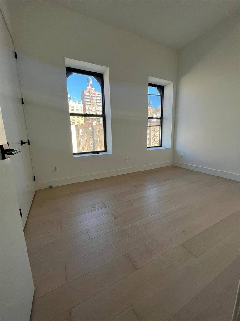 ✨Sunny and Spacious Sublet in UWS✨