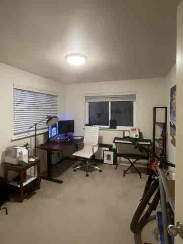 Room in Greenwood 2b2b available