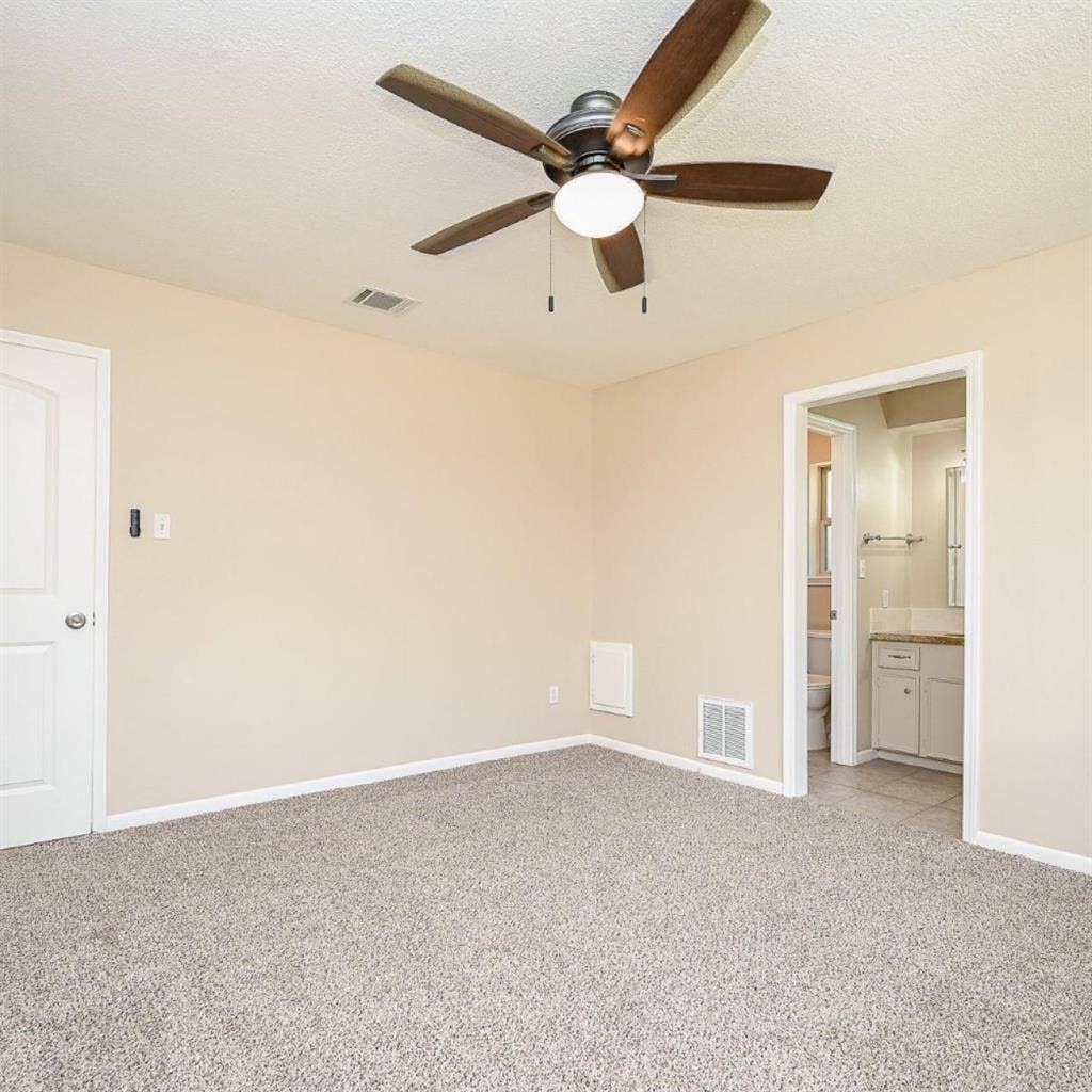 Master Bedroom/Private bathroom