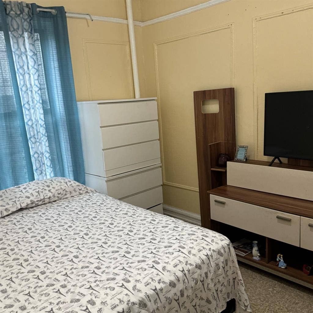 1br for rent. Shared bath/kitchen