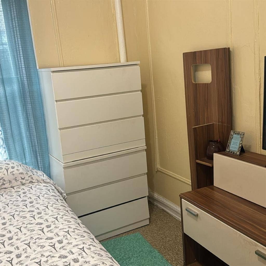 1br for rent. Shared bath/kitchen