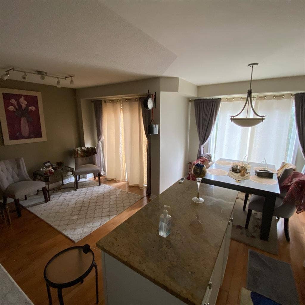 Private Room in 3BD House S. 
Kanata