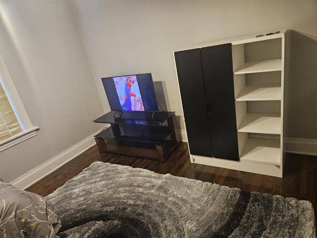2 rooms available